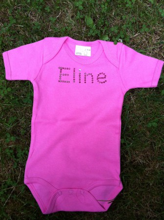 rompertje met naam (eigen  ontwerp) € 3,95